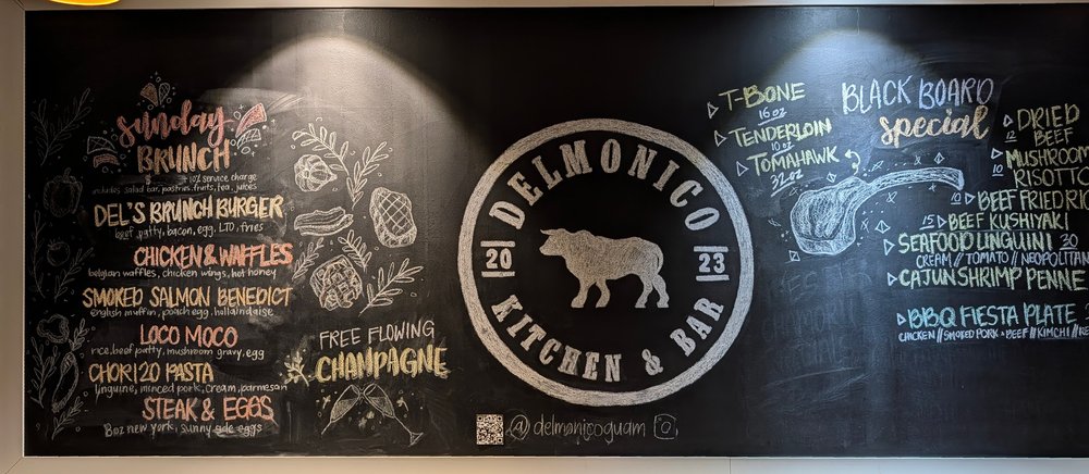 アム デルモニコ キッチン＆バー 店内黒板