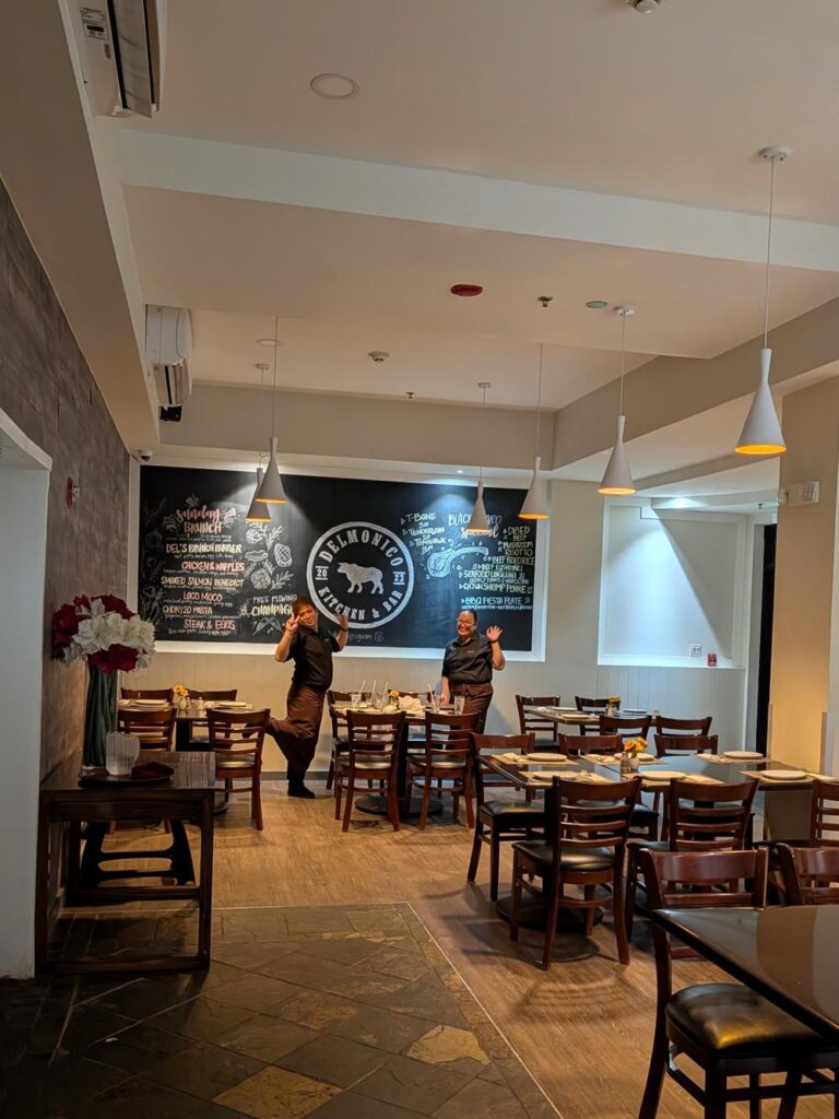 グアム デルモニコ キッチン＆バー 店内 雰囲気02