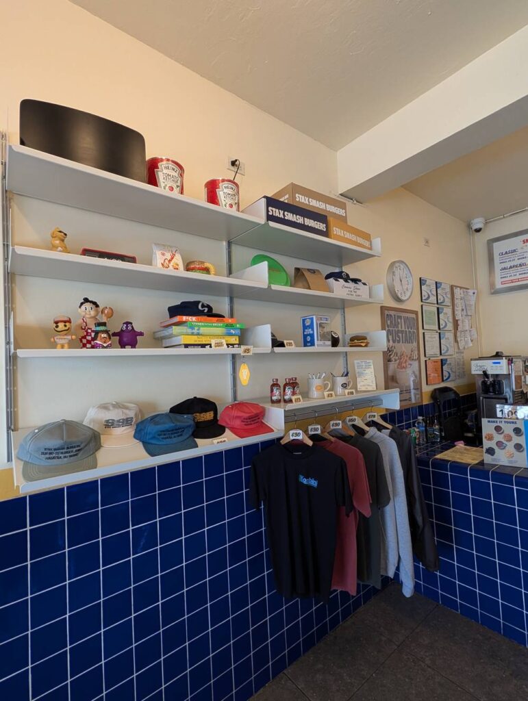 グアム STAX 店内 ハガニア01