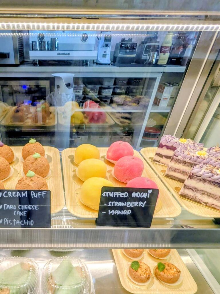 グアム Guam Sweet Spot Stuffed Mochi いちご マンゴー