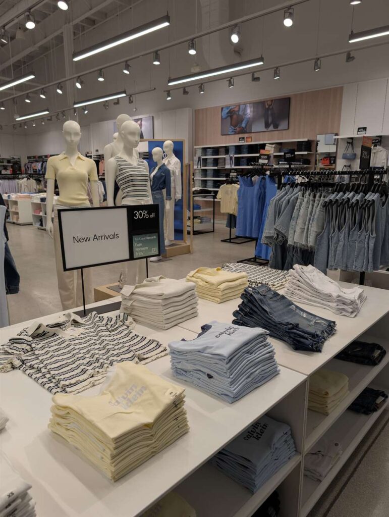 グアム GPO Calvin Klein 店内 New Arrivals