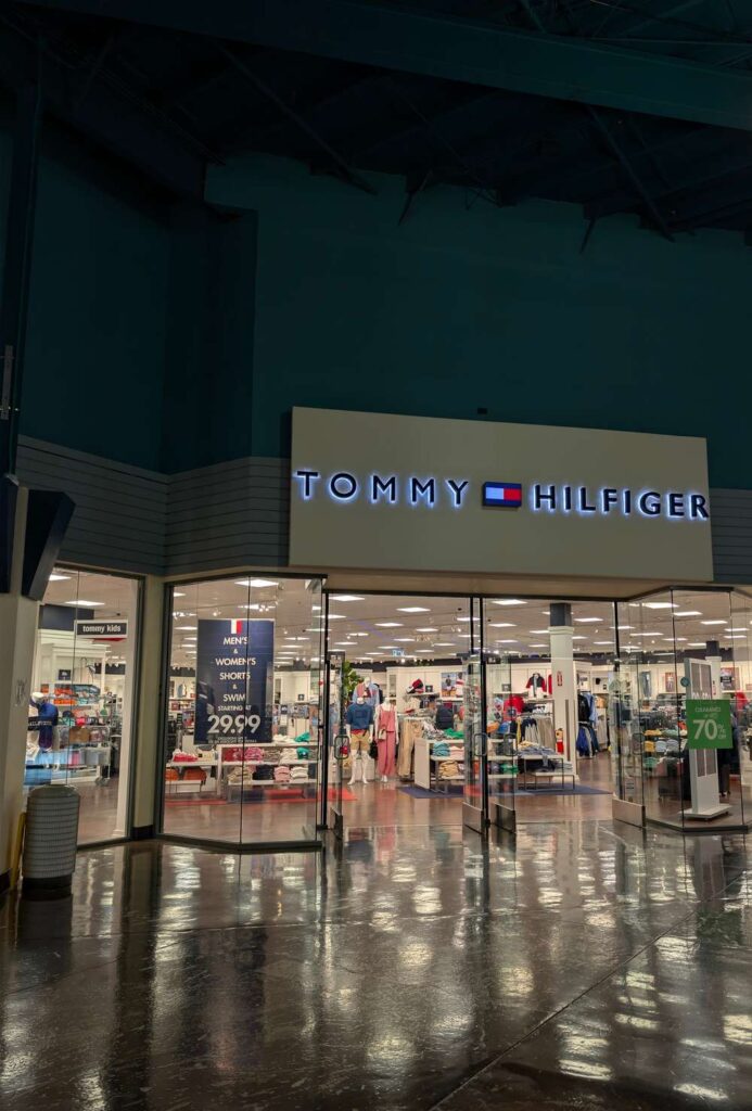 グアム GPO Tommy Hilfiger 店舗外観