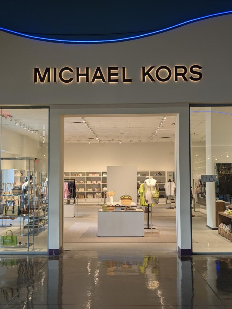 グアム GPO Michael Kors 店舗外観