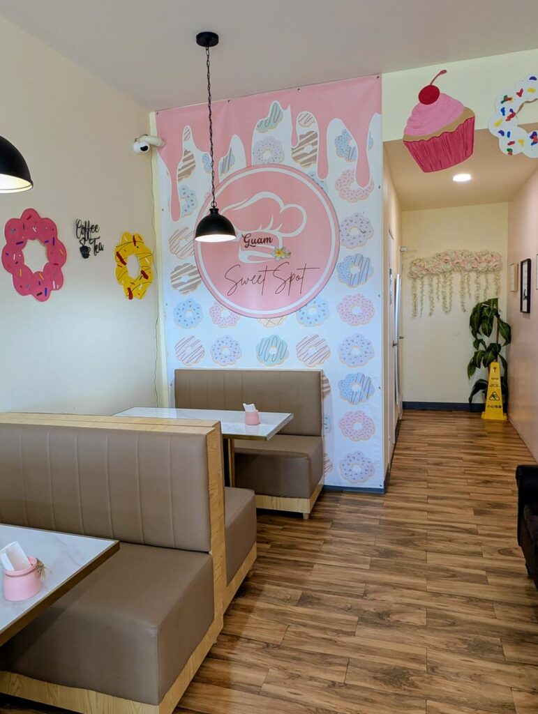 07.jpgグアム Guam Sweet Spot フラワーウォール 店内 映えスポット01