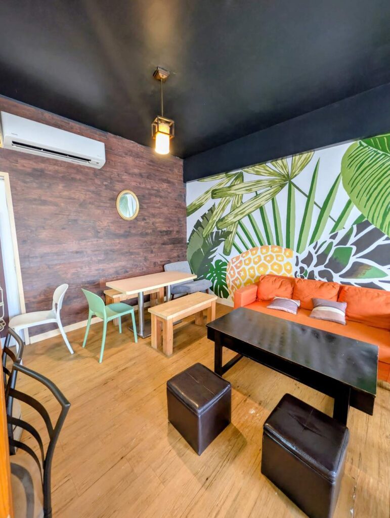 グアム Cafe Gudcha 店内02